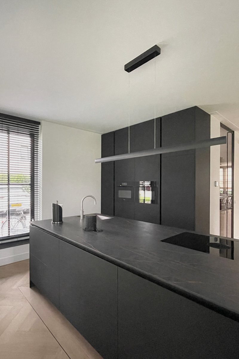 Interieurarchitect Utrecht - verbouwing woning - ontwerp zwarte keuken