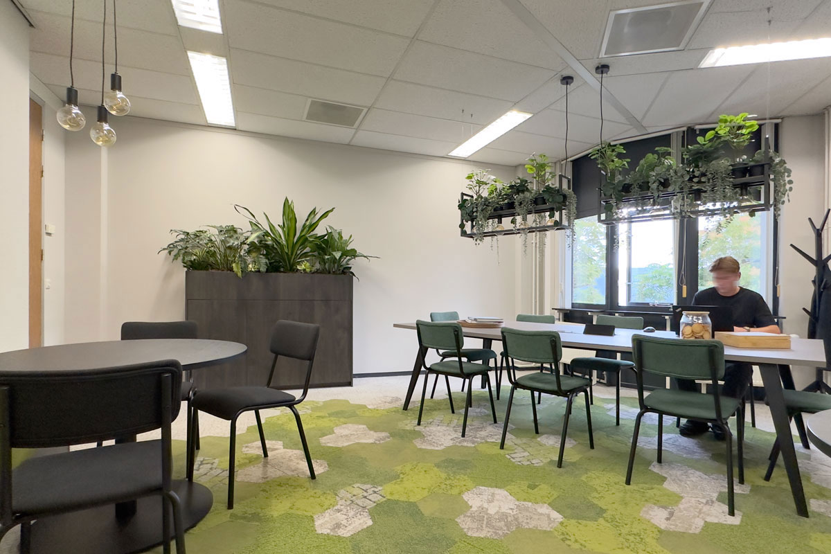 Ontwerp kantoorruimte HOD in Utrecht. Pantry en eetkamerbank.