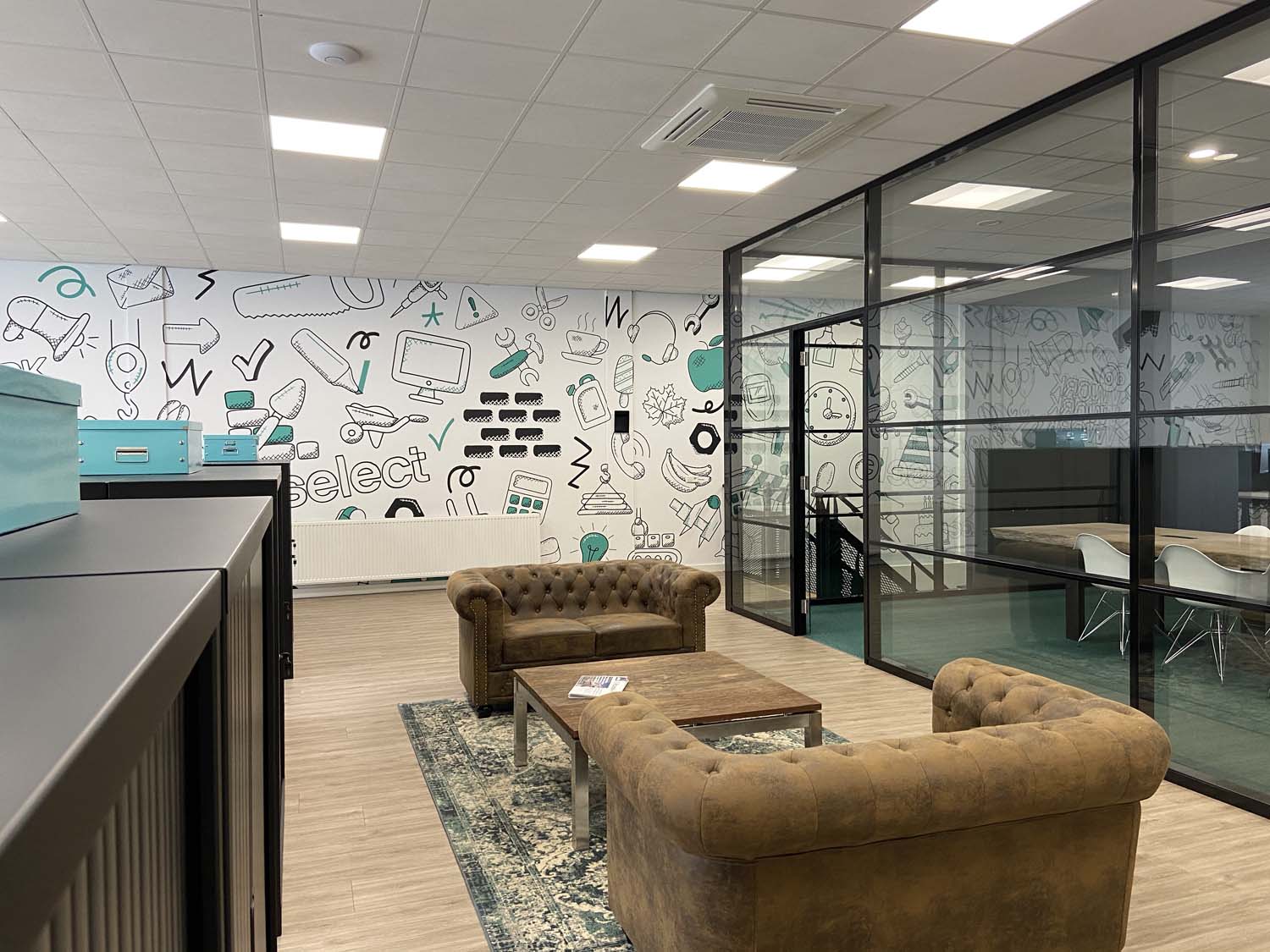 Industriële inrichting kantoorruimte en werkomgeving