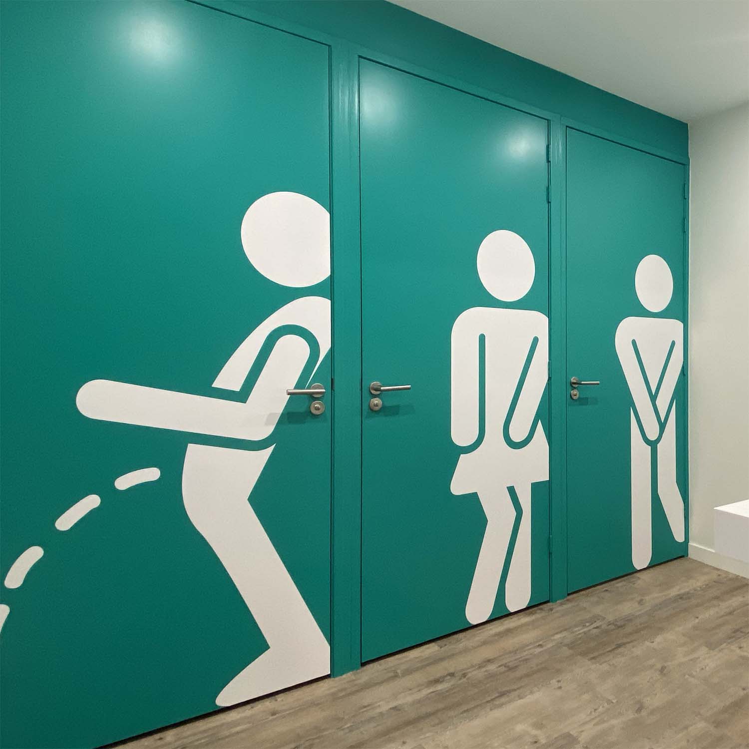 Signing en doorvoeren van de huisstijl in het kantoor en de werkomgeving