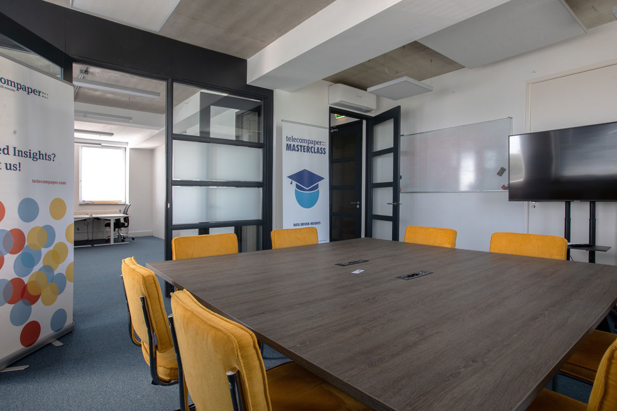 Sfeervolle vergaderruimte industriële kantoorinrichting Utrecht