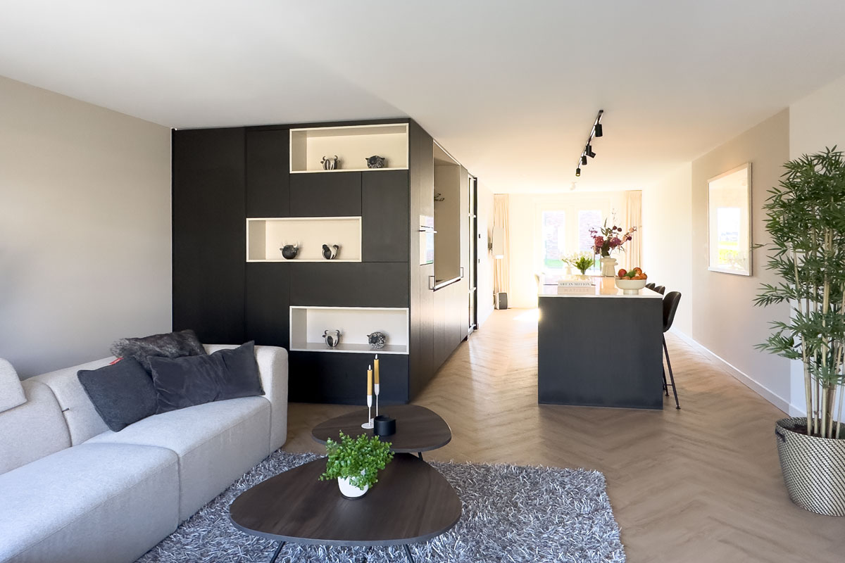 Maatwerk interieur met keuken op maat en kast op maat.