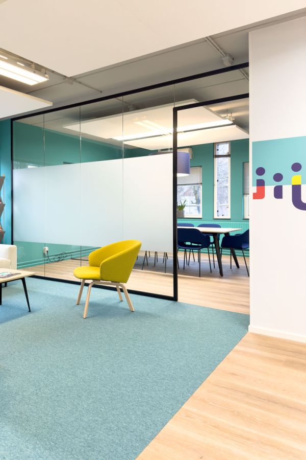 Inspirerende kantoorinrichting voor Staij Openbaar Onderwijs in Amsterdam.