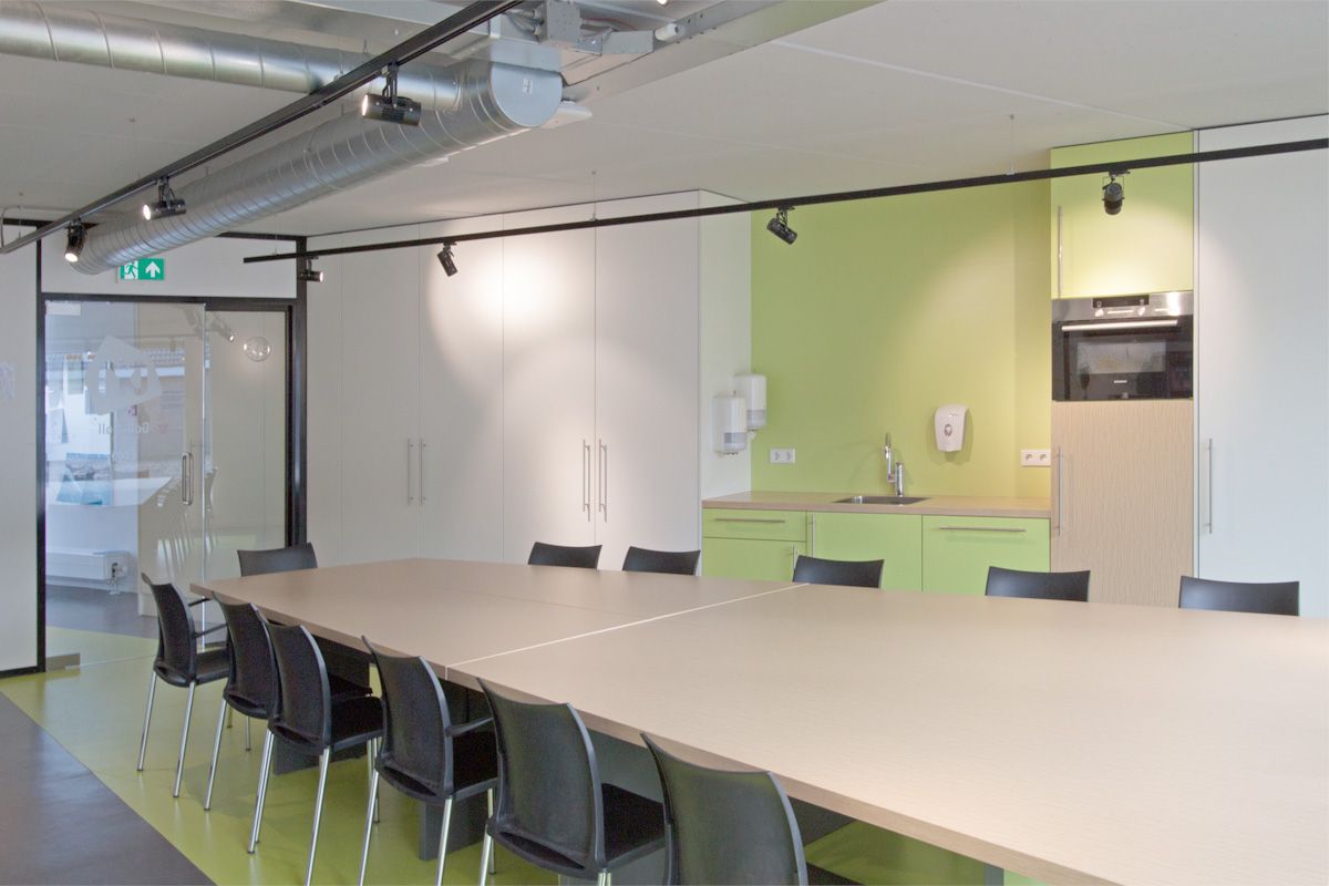 Moderne bedrijfskantine inrichting