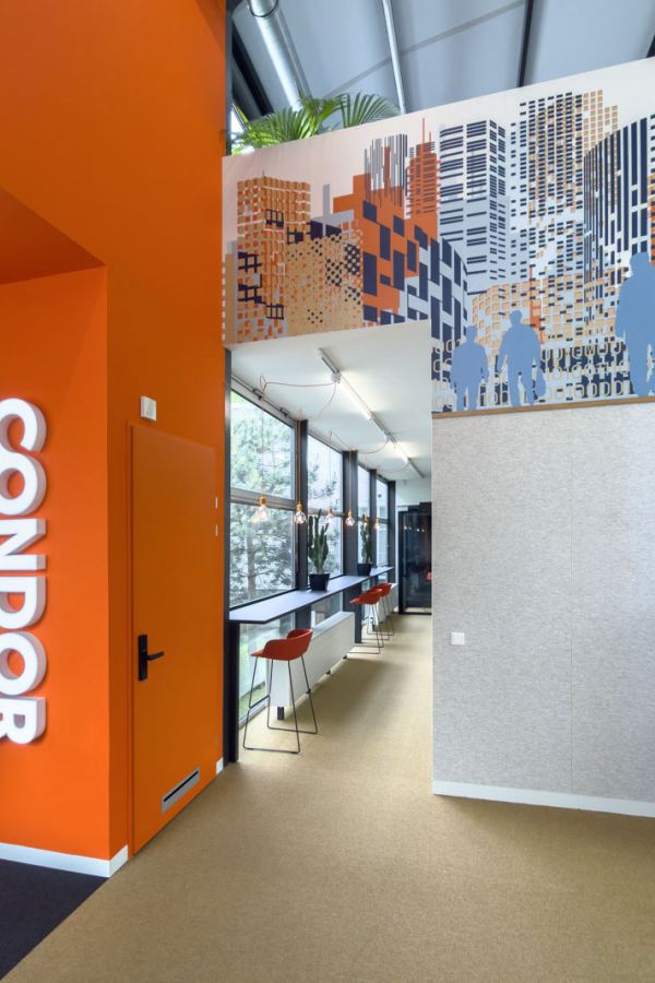 Overlegplek in kantoorpand van Condor in Amersfoort