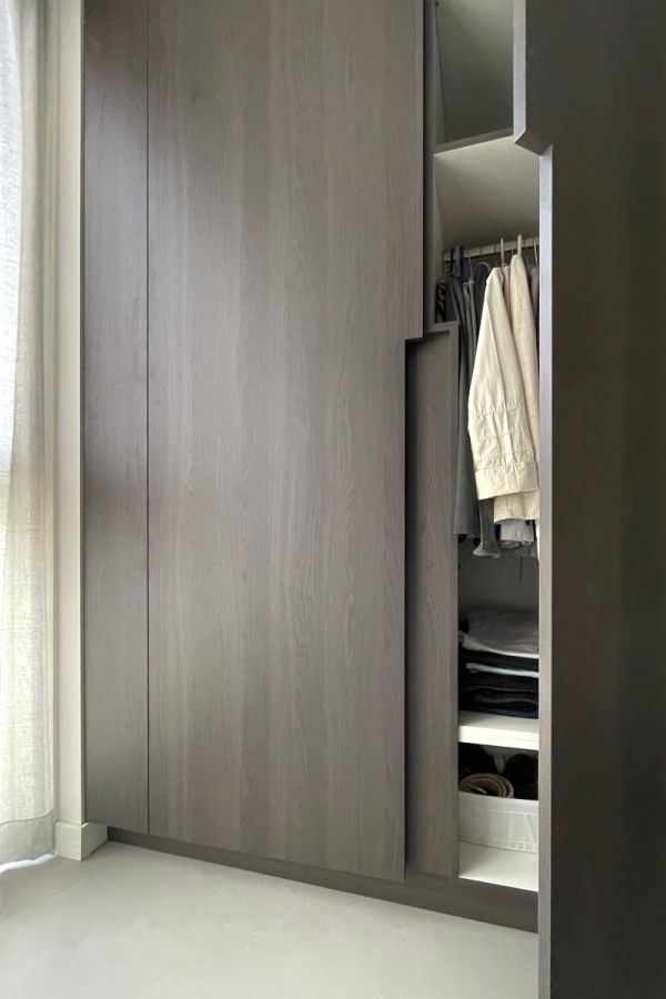 Inbouwkast op maat met verticale greeplijst