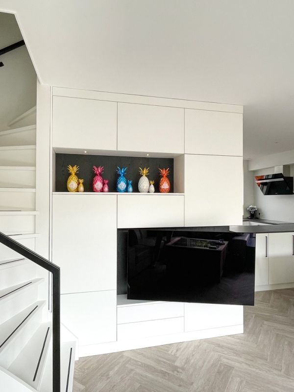 Efficiënte indeling maatwerk kast door interieurarchitect woning Utrecht (Soest)