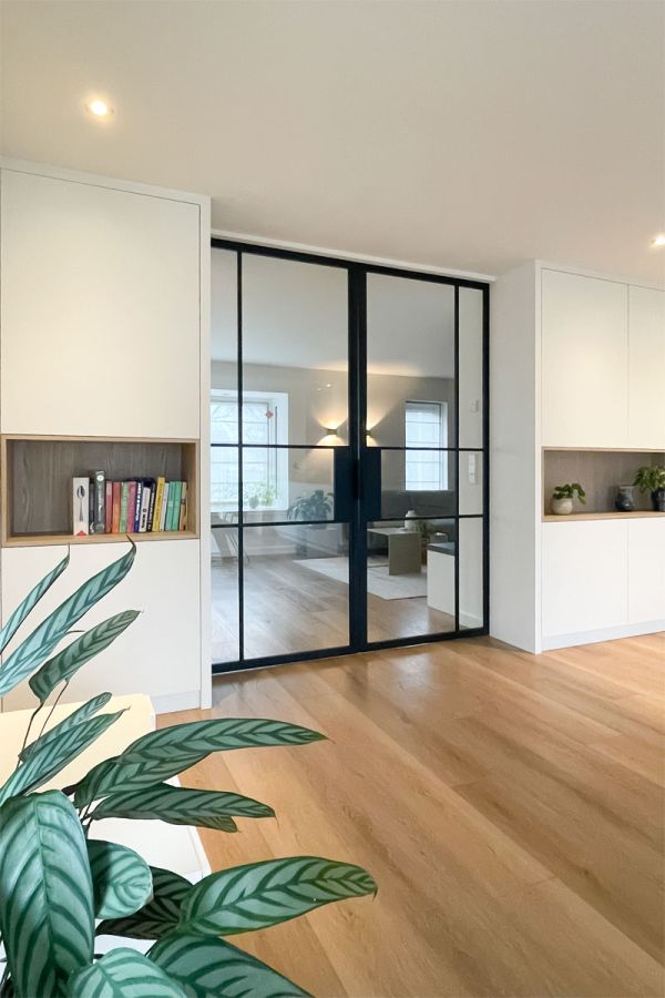 Modern interieur woning Amersfoort - maatkasten en stalen deuren