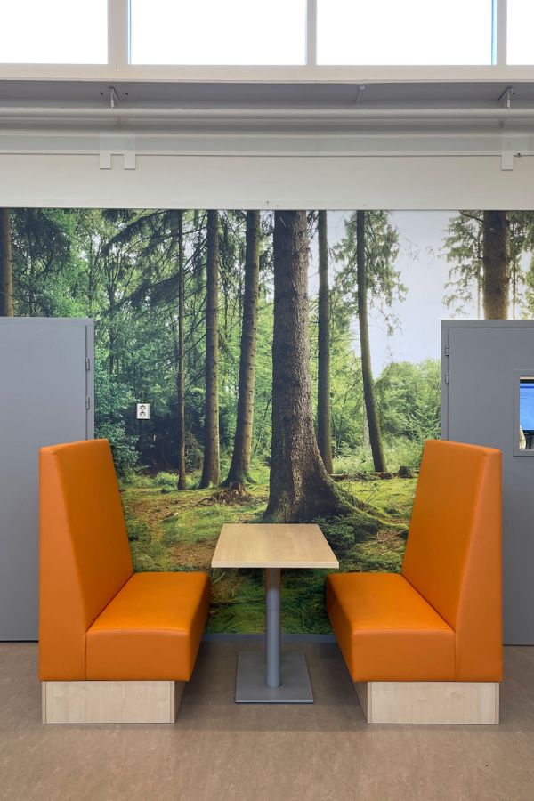 Inrichting schoolgebouw: treinbankje duurzame schoolinrichting