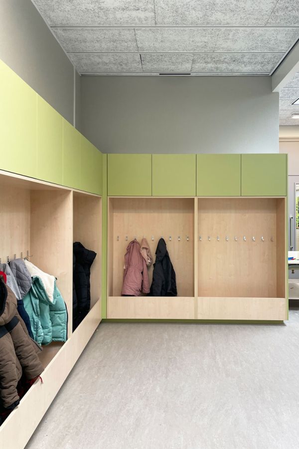 Inrichting schoolgebouw: leerplein en bibliotheek basisschool 