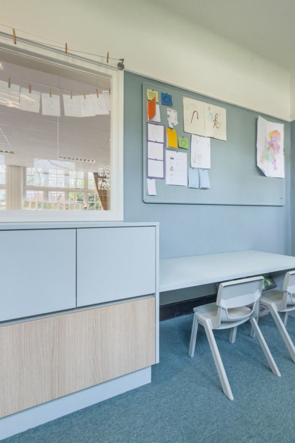 Werkplek en kast op maat voor de schoolinrichting van Pallas Athene in Amersfoort