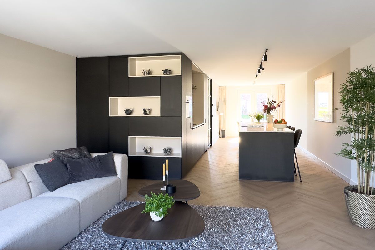 Maatwerk interieur met keuken op maat en kast op maat.