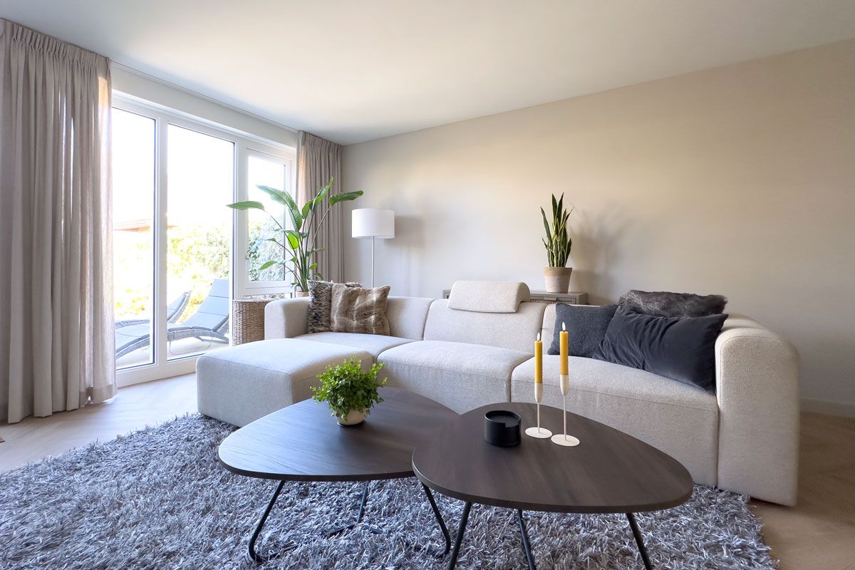 Lichte woonkamer met interieuradvies op maat.