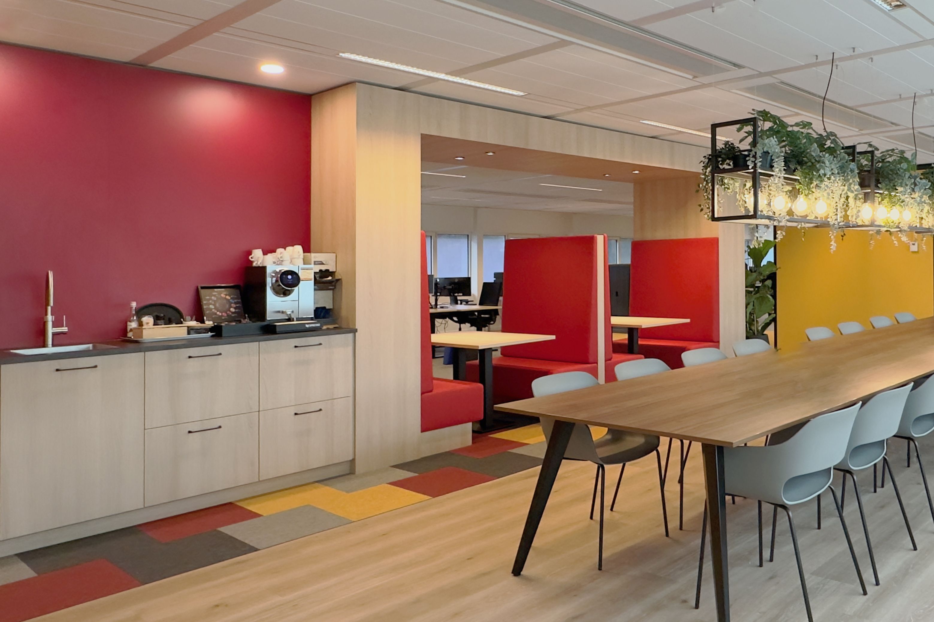 Ontwerp van de kantoortuin voor de kantoorinrichting in Utrecht 